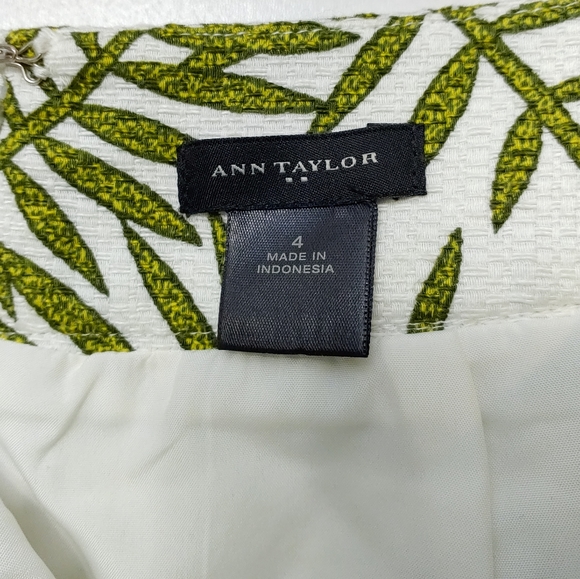 Ann Taylor Tropical Pattern Pencil Skirt - Tropical Leaf Skirt Waist 29.5 - Picture 7 of 8